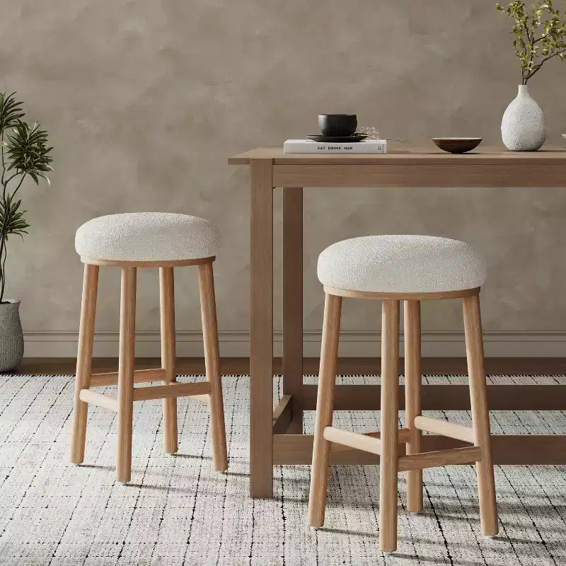Sgabelli da bancone imbottiti Patsy in legno di gomma moderni e minimalisti (set da 2)