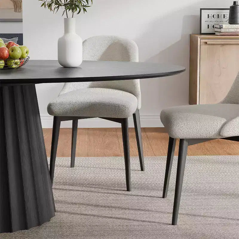 Tavolo da pranzo ovale in legno massello 67x33,5 con elegante base affusolata per 6 persone