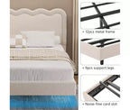 Struttura letto matrimoniale in bouclé con luci LED, struttura letto flottante con testiera ondulata e robusto telaio in metallo, senza rumore?beige