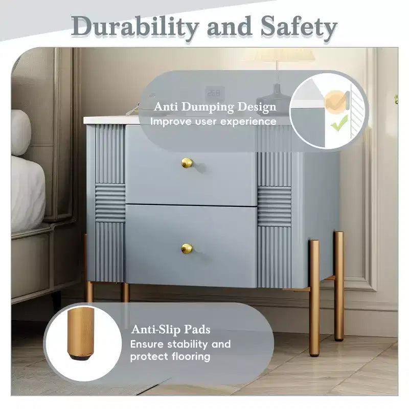 Comodino Moderno Minimalista con 2 Cassetti Contenitori, Maniglie e Gambe in Metallo Dorato, Design Testurizzato Unico