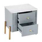 Comodino Moderno Minimalista con 2 Cassetti Contenitori, Maniglie e Gambe in Metallo Dorato, Design Testurizzato Unico