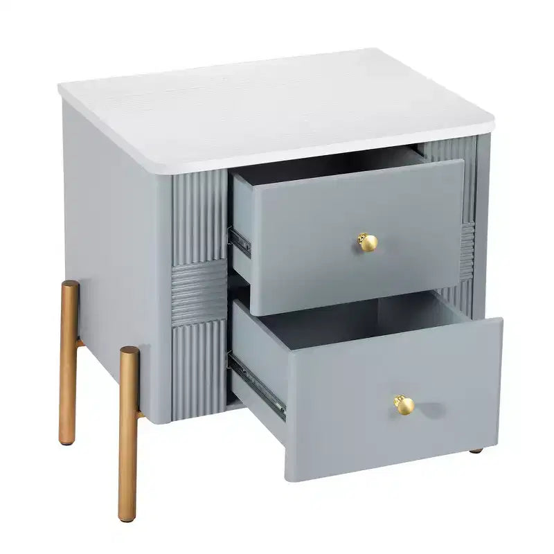 Comodino Moderno Minimalista con 2 Cassetti Contenitori, Maniglie e Gambe in Metallo Dorato, Design Testurizzato Unico