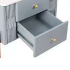 Comodino Moderno Minimalista con 2 Cassetti Contenitori, Maniglie e Gambe in Metallo Dorato, Design Testurizzato Unico