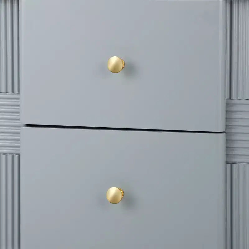 Comodino Moderno Minimalista con 2 Cassetti Contenitori, Maniglie e Gambe in Metallo Dorato, Design Testurizzato Unico