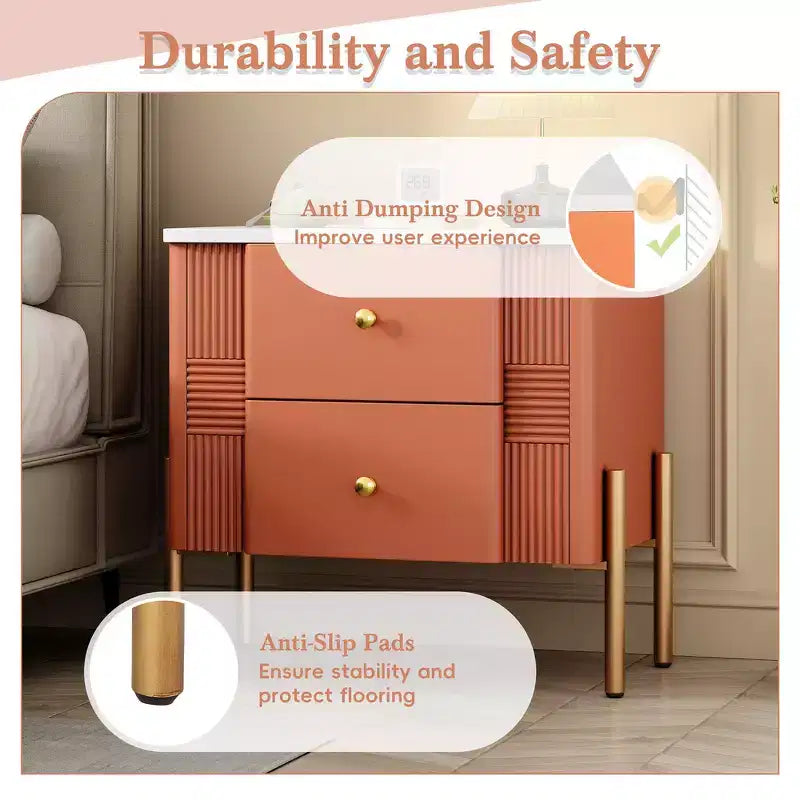 Comodino Moderno Minimalista con 2 Cassetti Contenitori, Maniglie e Gambe in Metallo Dorato, Design Testurizzato Unico