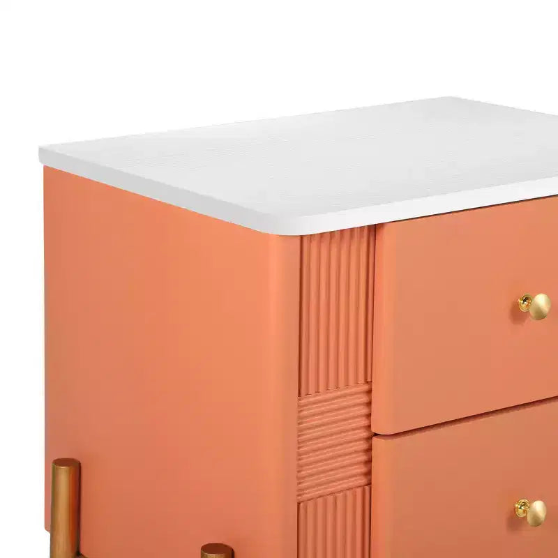 Comodino Moderno Minimalista con 2 Cassetti Contenitori, Maniglie e Gambe in Metallo Dorato, Design Testurizzato Unico