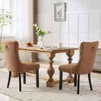 Set di 2 sedie da pranzo in lino imbottite contemporanee di fascia alta, in legno massello trapuntato, con gambe in legno e borchie.